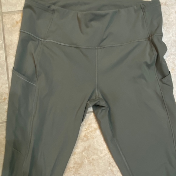 Lululemon Fast & Free 7/8 Tight II *Non-Reflective Nulux 25" - Picture 3 of 4